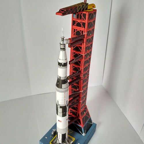 1:300 Skala USS Saturn V Rocke - Model Kit Uss Iowa ulasan dan harga